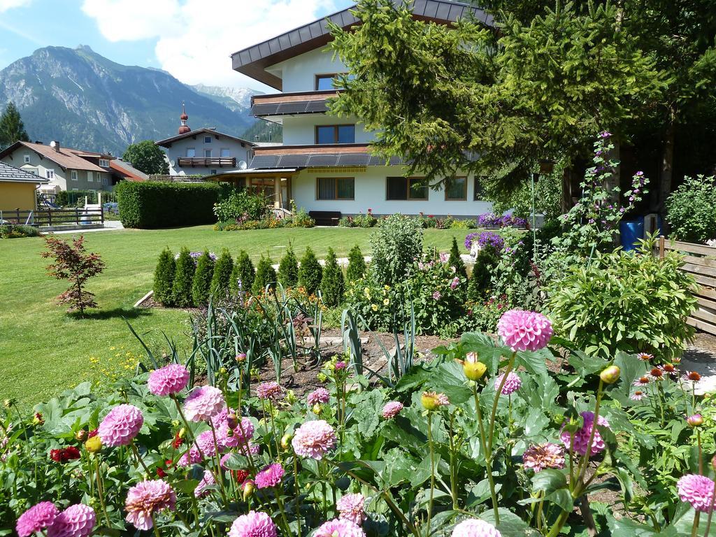 Gastehaus Frischhut Hotel Nassereith Exterior photo