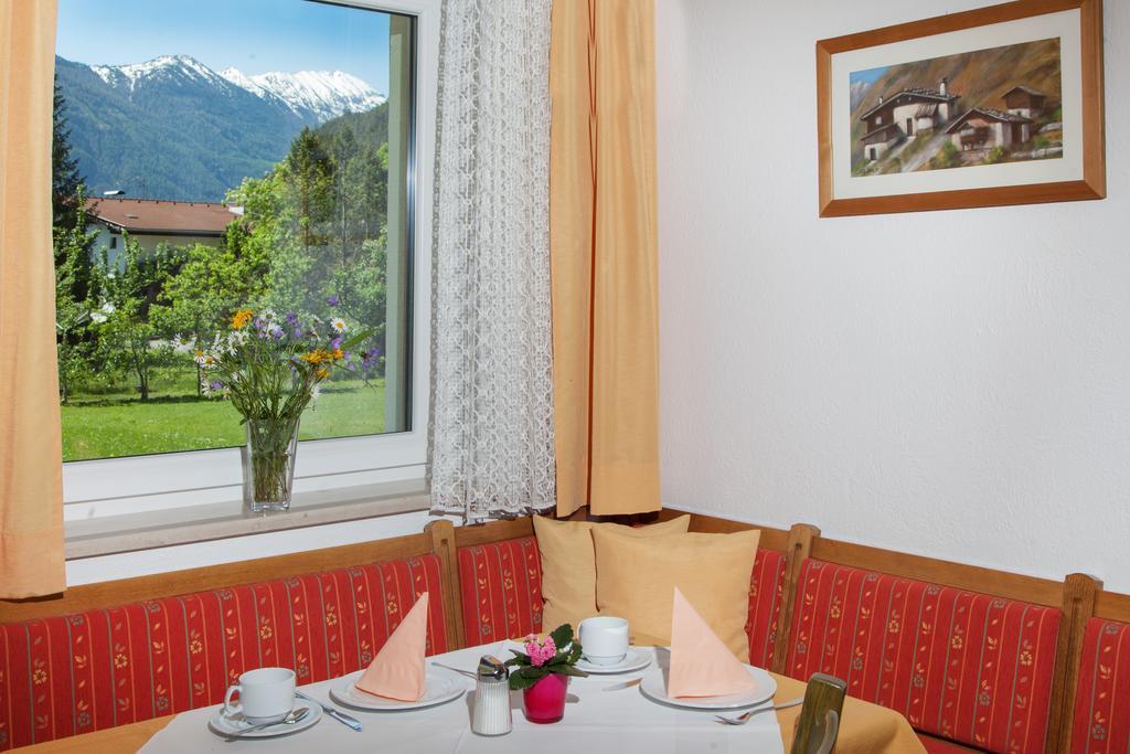 Gastehaus Frischhut Hotel Nassereith Exterior photo